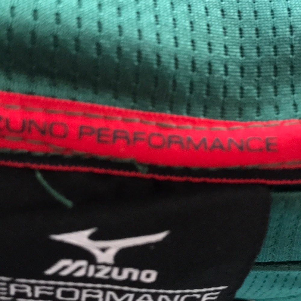 NWT kid’s long sleeve Mizuno performance top XL - Picture 7 of 8